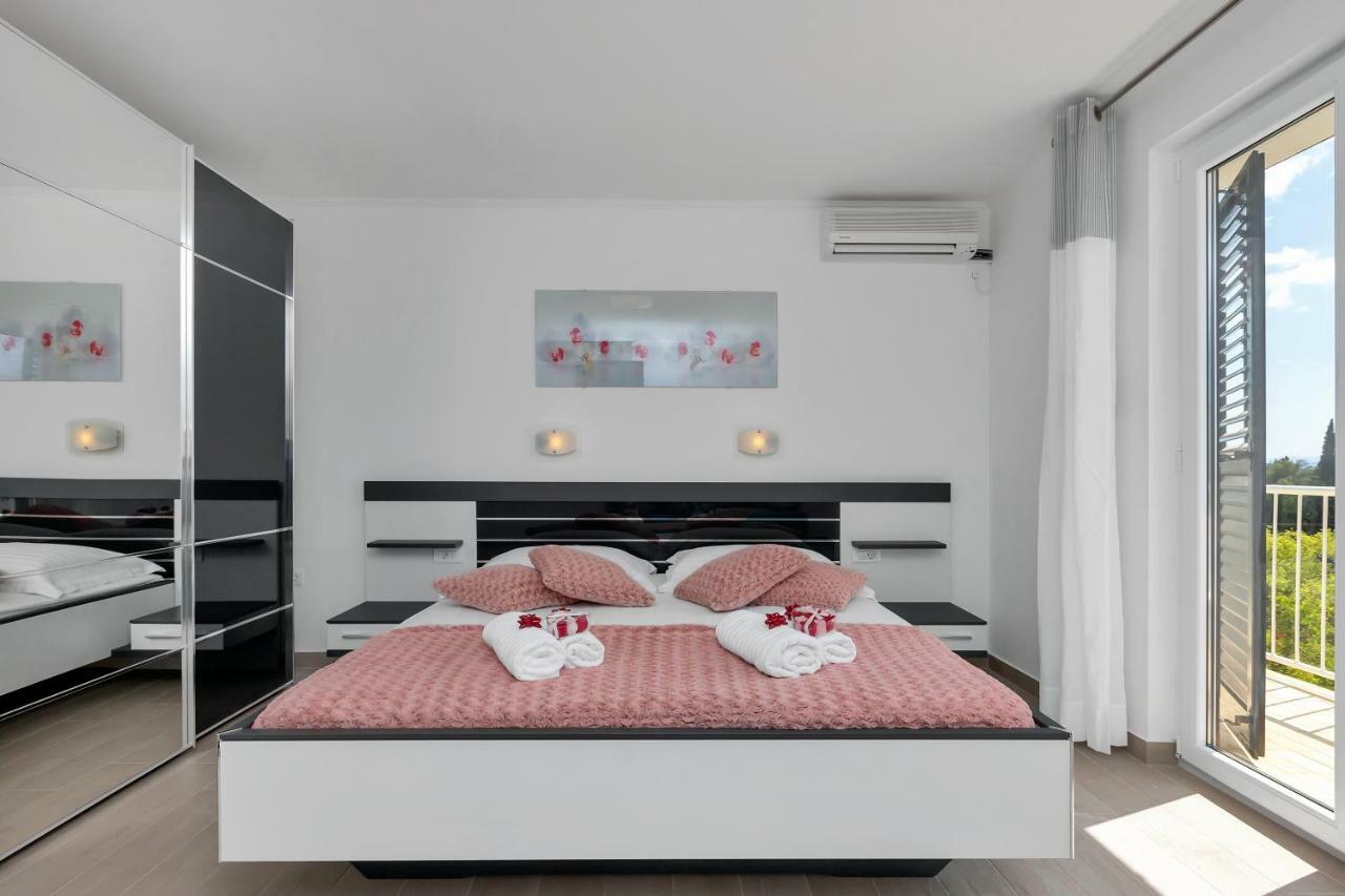 Apartments Ratko Tučepi Eksteriør billede