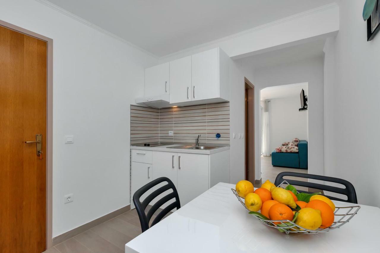 Apartments Ratko Tučepi Eksteriør billede