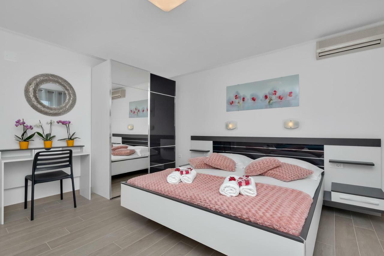 Apartments Ratko Tučepi Eksteriør billede